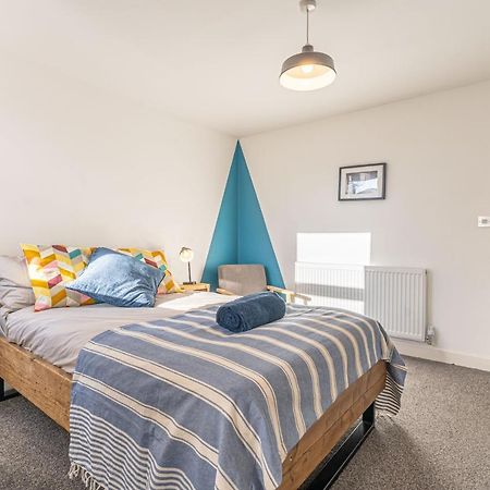 Stylish 5-Bed Home, Each With En-Suite And Own Tv Coventry Exteriör bild