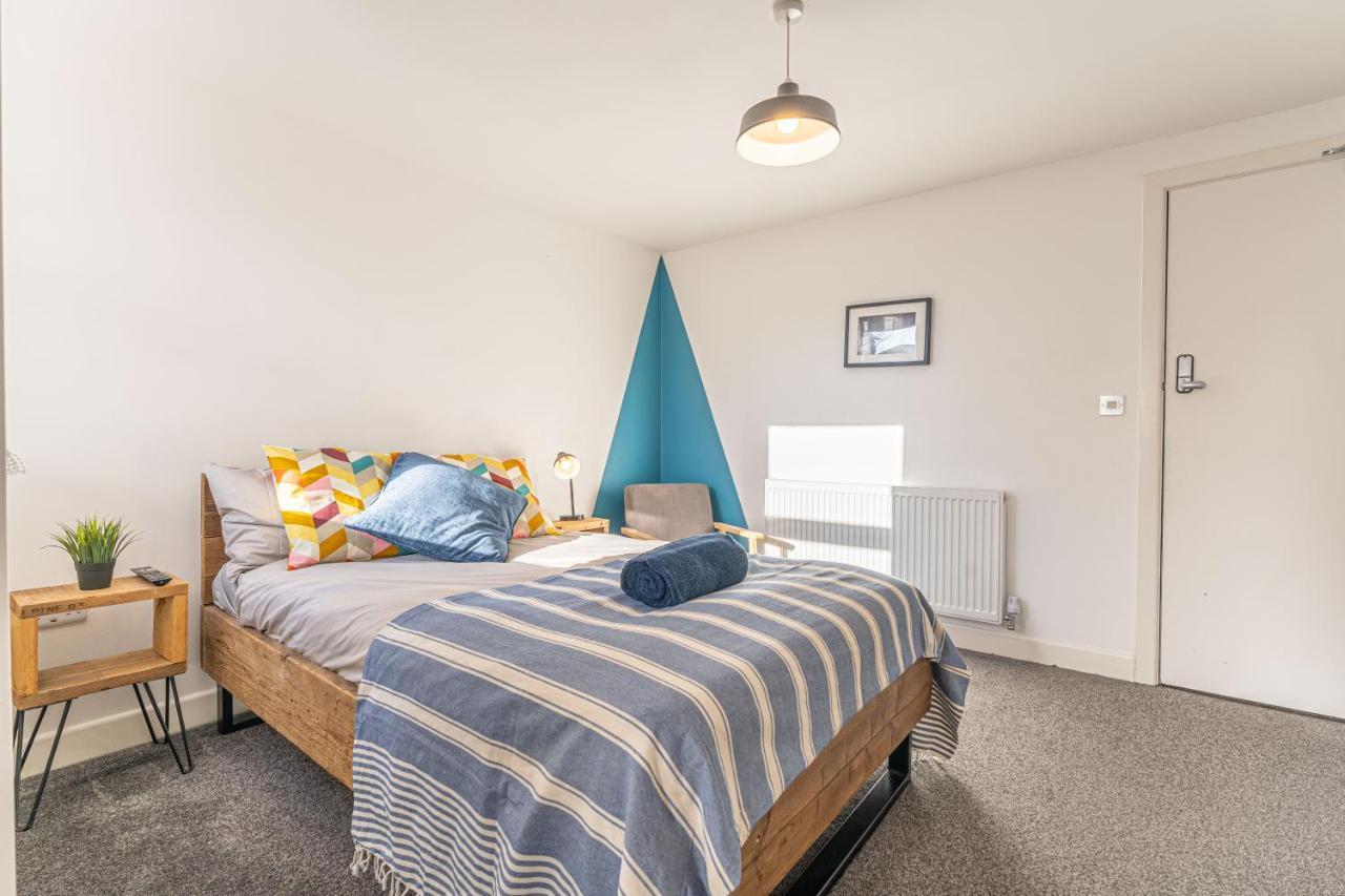 Stylish 5-Bed Home, Each With En-Suite And Own Tv Coventry Exteriör bild