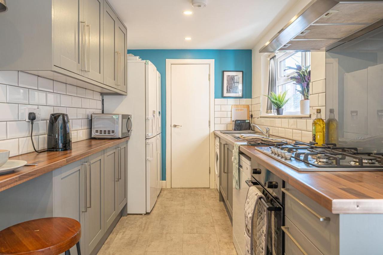 Stylish 5-Bed Home, Each With En-Suite And Own Tv Coventry Exteriör bild