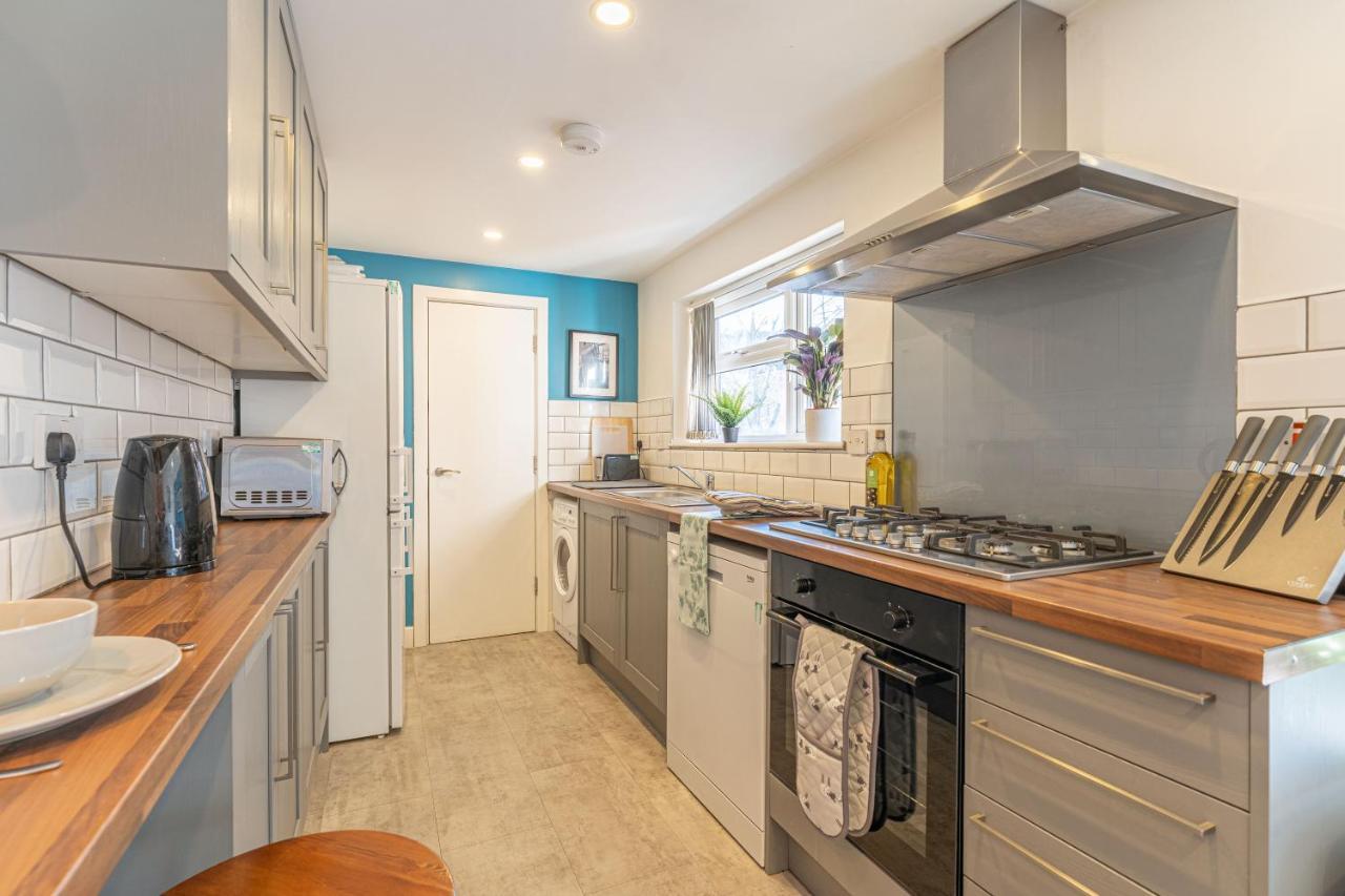 Stylish 5-Bed Home, Each With En-Suite And Own Tv Coventry Exteriör bild