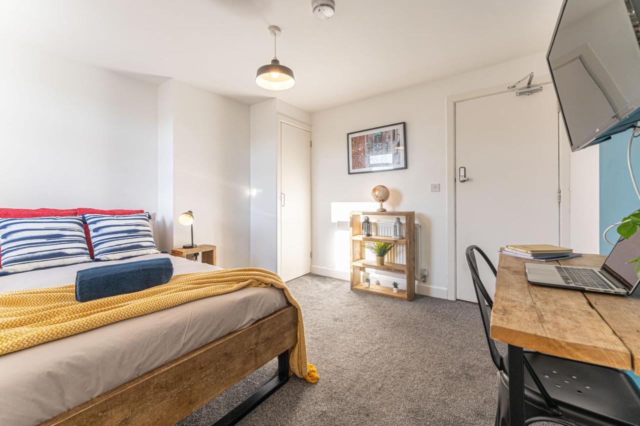 Stylish 5-Bed Home, Each With En-Suite And Own Tv Coventry Exteriör bild