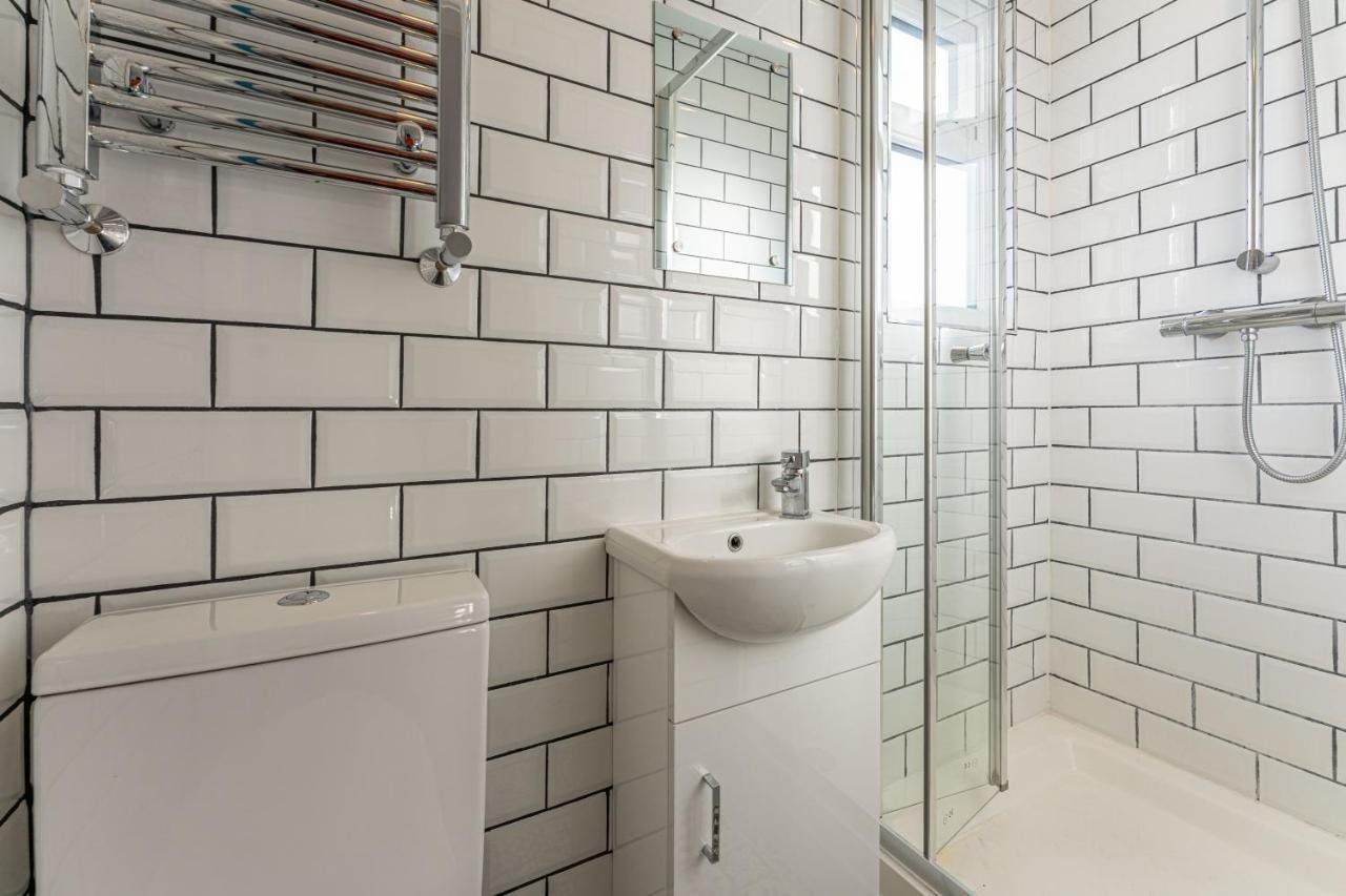 Stylish 5-Bed Home, Each With En-Suite And Own Tv Coventry Exteriör bild