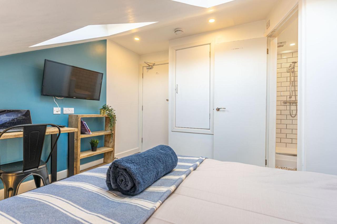 Stylish 5-Bed Home, Each With En-Suite And Own Tv Coventry Exteriör bild