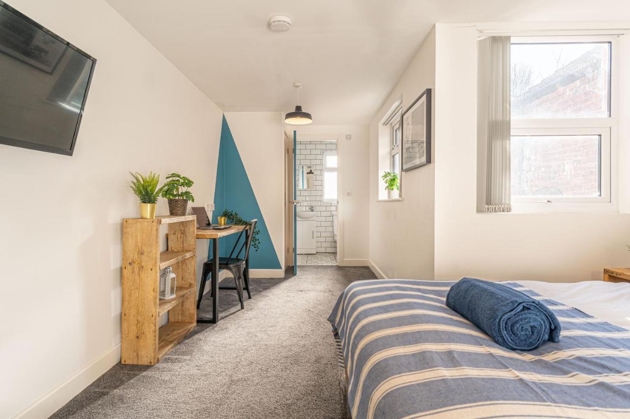 Stylish 5-Bed Home, Each With En-Suite And Own Tv Coventry Exteriör bild