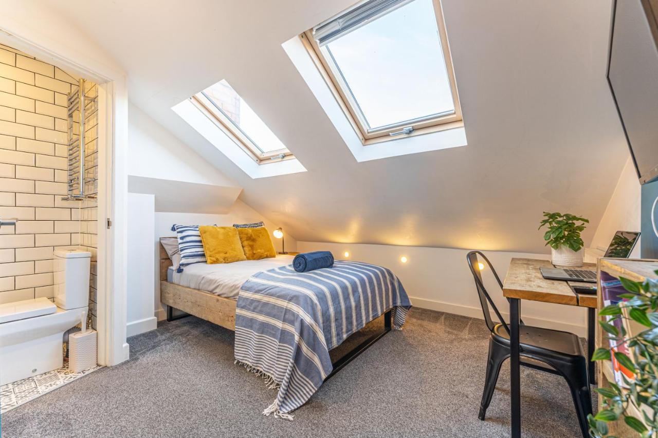 Stylish 5-Bed Home, Each With En-Suite And Own Tv Coventry Exteriör bild