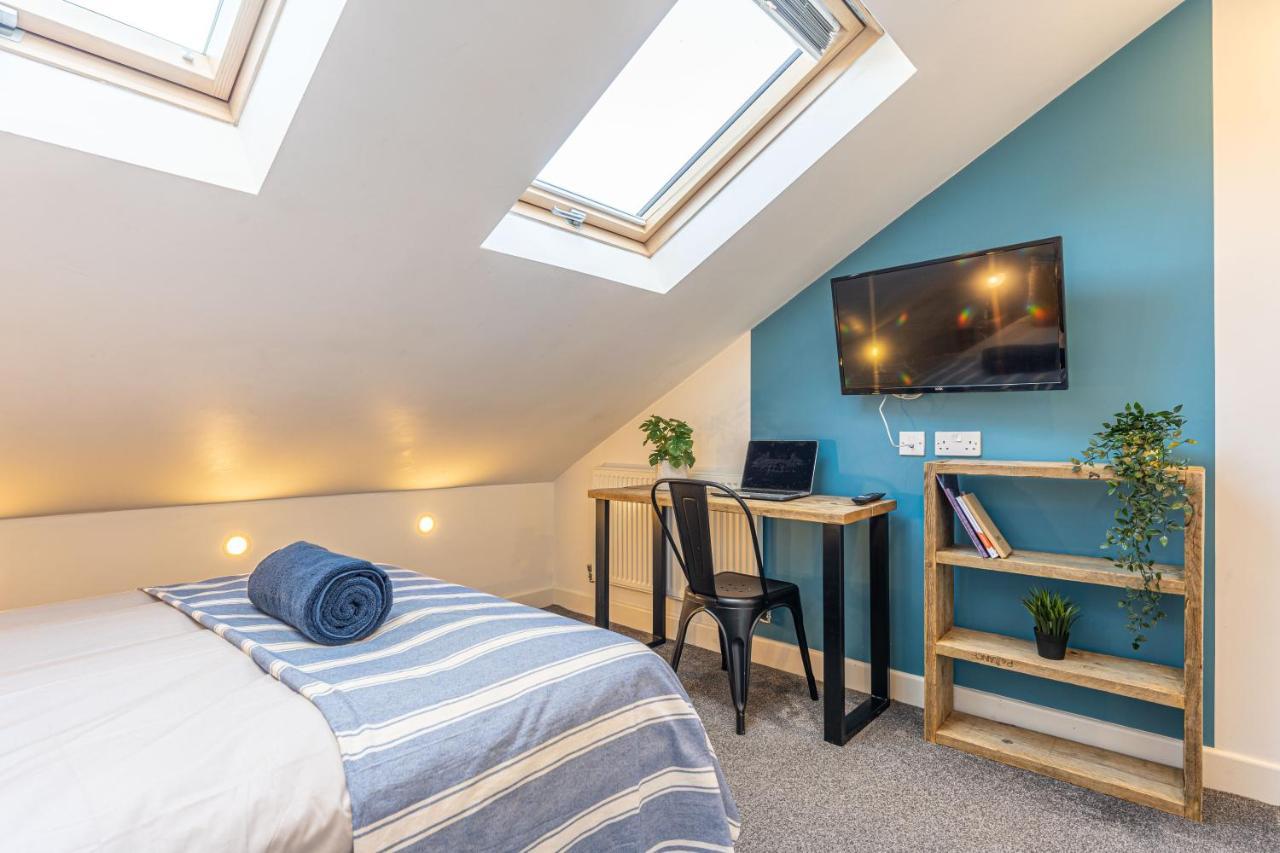 Stylish 5-Bed Home, Each With En-Suite And Own Tv Coventry Exteriör bild