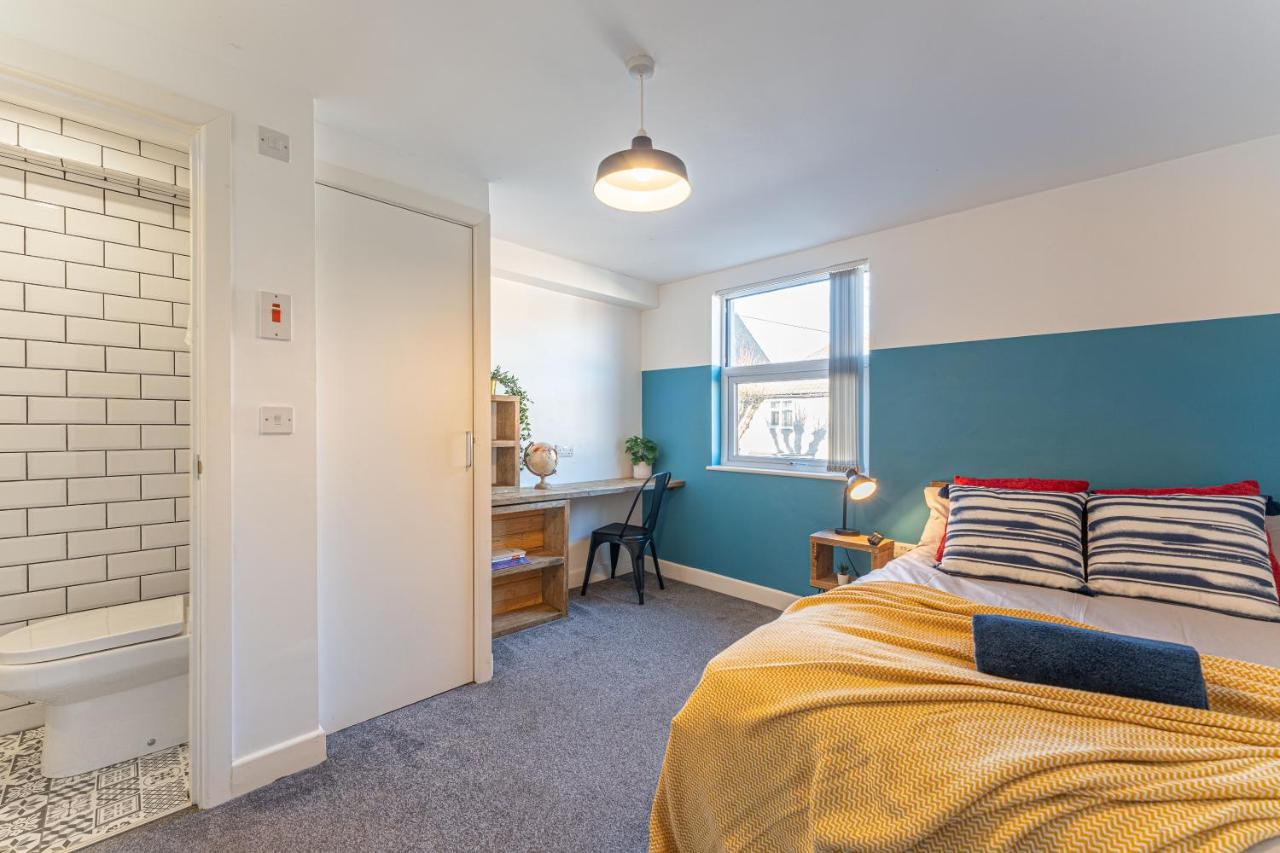 Stylish 5-Bed Home, Each With En-Suite And Own Tv Coventry Exteriör bild