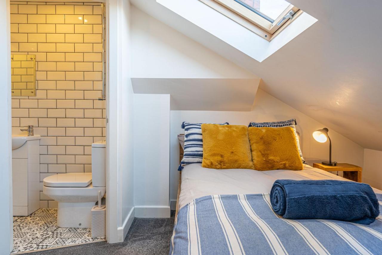 Stylish 5-Bed Home, Each With En-Suite And Own Tv Coventry Exteriör bild