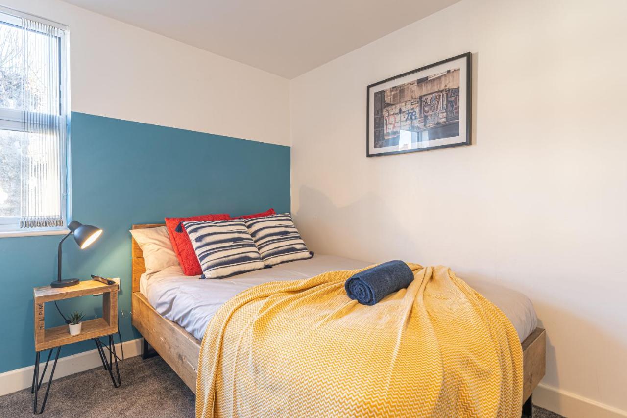 Stylish 5-Bed Home, Each With En-Suite And Own Tv Coventry Exteriör bild