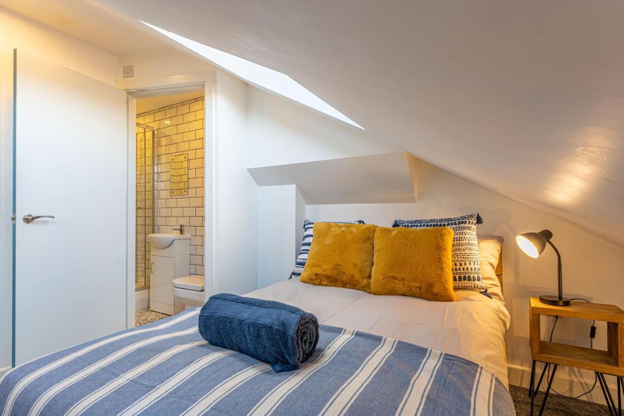 Stylish 5-Bed Home, Each With En-Suite And Own Tv Coventry Exteriör bild