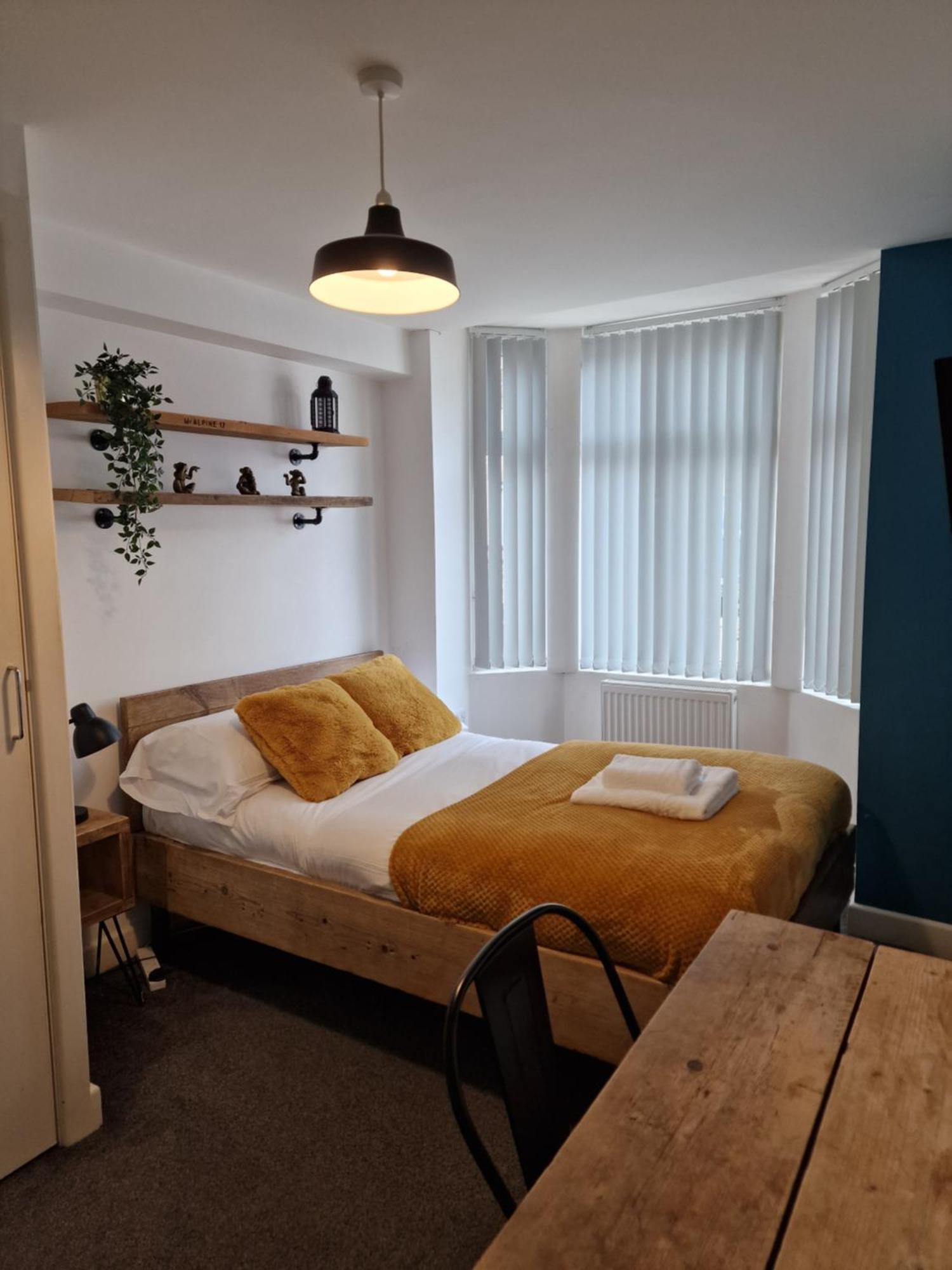 Stylish 5-Bed Home, Each With En-Suite And Own Tv Coventry Exteriör bild